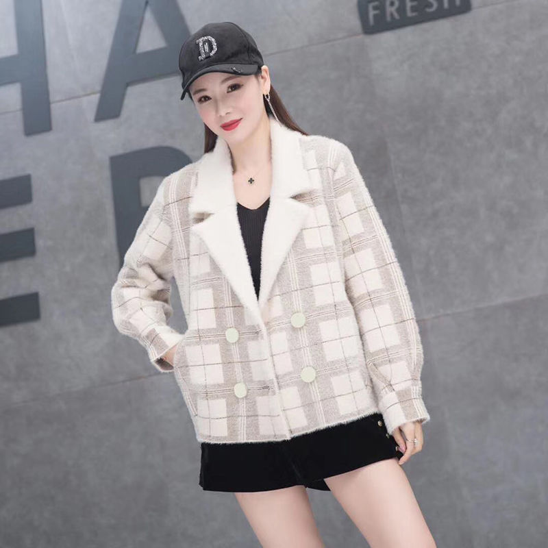 别再穿大衣，太土了!如今这样穿时髦又洋气外套，千万别买太坑了