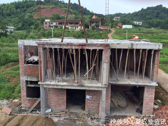 农民将房子建起来，不装修也不住人，专家：这有什么意义？