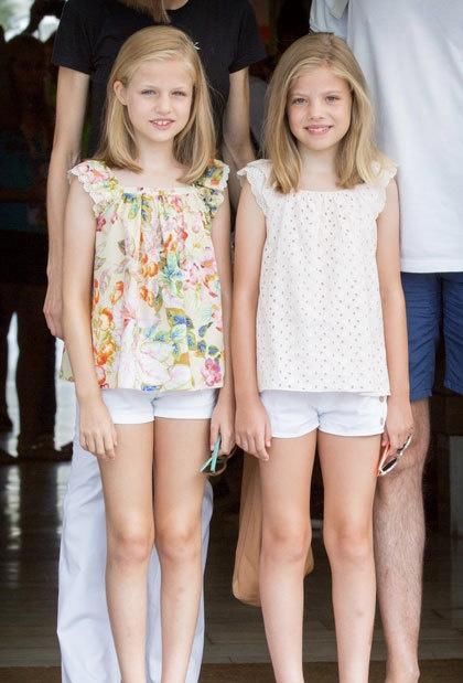 西班牙公主姐妹花不同命，姐姐挑女王重担妹妹更自由