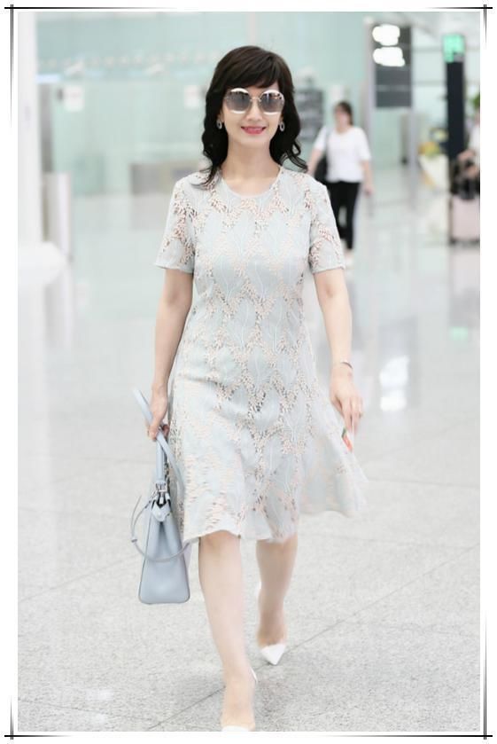 赵雅芝身材太恨人！63岁挑战透视裙仙气飘飘，网友：人老心不老