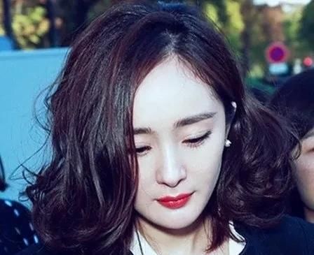  「气质」脸大的女生不要再做这几款发型了!看上去非常显老没气质!