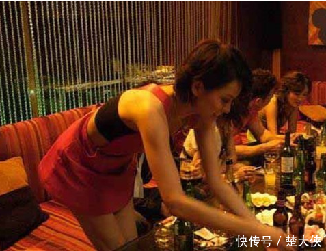 女子陪客人喝酒后前往酒店,事后女子问要钱,男