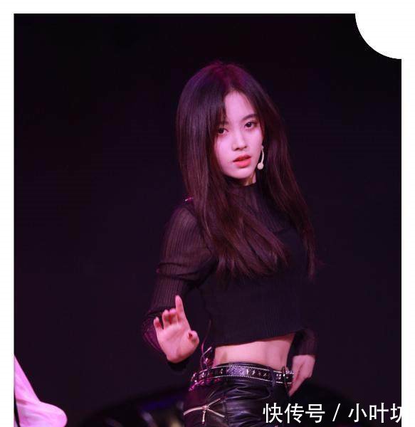 鞠婧祎咋想的竟把袜子当裤子穿，网友单飞后越来越疯狂了！