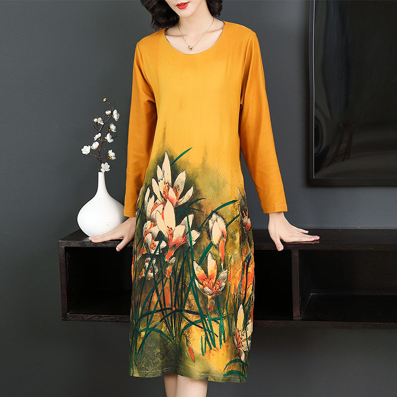 9月早晚温差大，一件洋气的秋裙，干练又不失女人味，想不美都难