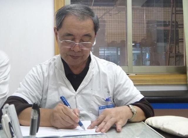 农村老中医分享的方法，牙膏配上它，睡觉抹抹脸，肌肤变化很大