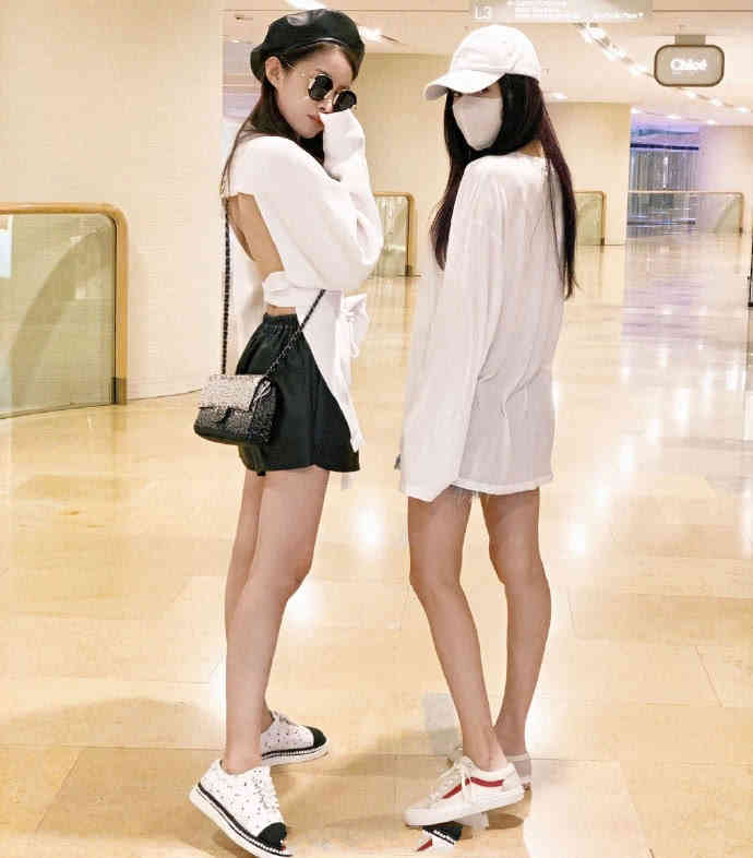 李小璐再次惊艳众人，扎起丸子头的她嫩到飞起，难怪贾乃亮那么爱