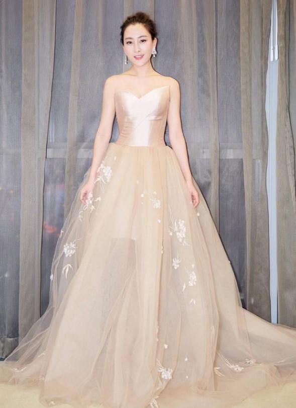 马苏有颜值就是不一样，睡衣都穿出高级感来，让人不佩服都不行！