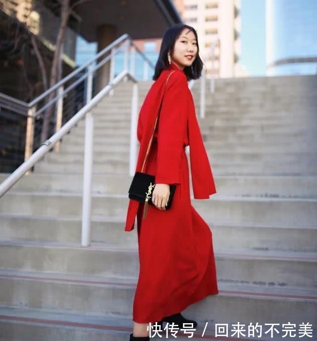  「显瘦」2020年很流行的“中国红”，早春这样穿最美了！
