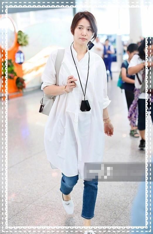 当47岁袁咏仪和63岁赵雅芝同穿白色衬衫裙，我才意识到保养重要性