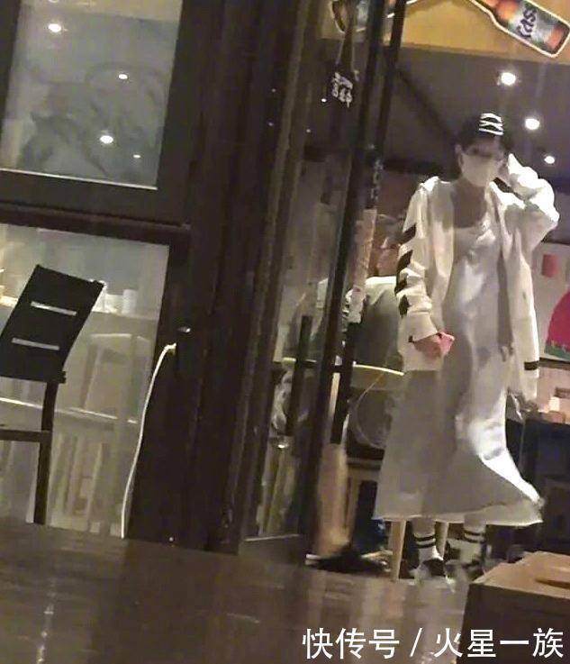 继劈叉后赵丽颖再陷被怀孕传闻，置顶去年微博回应被赞俏皮高智商