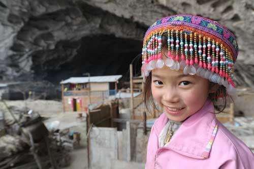  我国@我国这个海拔1800米山洞，70多人与世隔绝，村民怎么都不搬