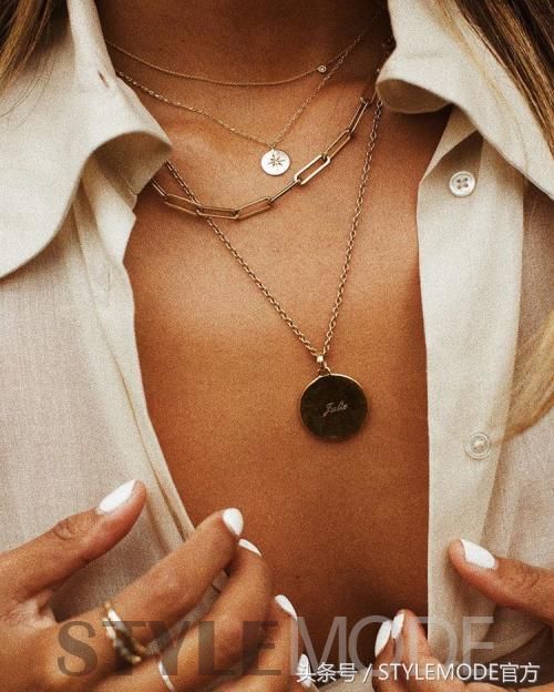 你知道么？这个夏天Ins博主都在“锁骨杀”凹造型！