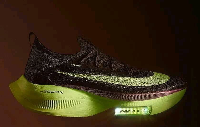  『感觉』这是最高的跑鞋！耐克Air Zoom alphafly荧光黑白细节赏析，您感觉如何！