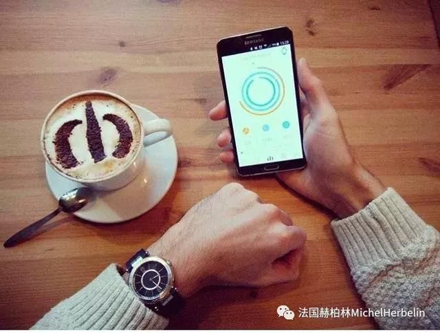 蓝色已经成为腕表的主色调