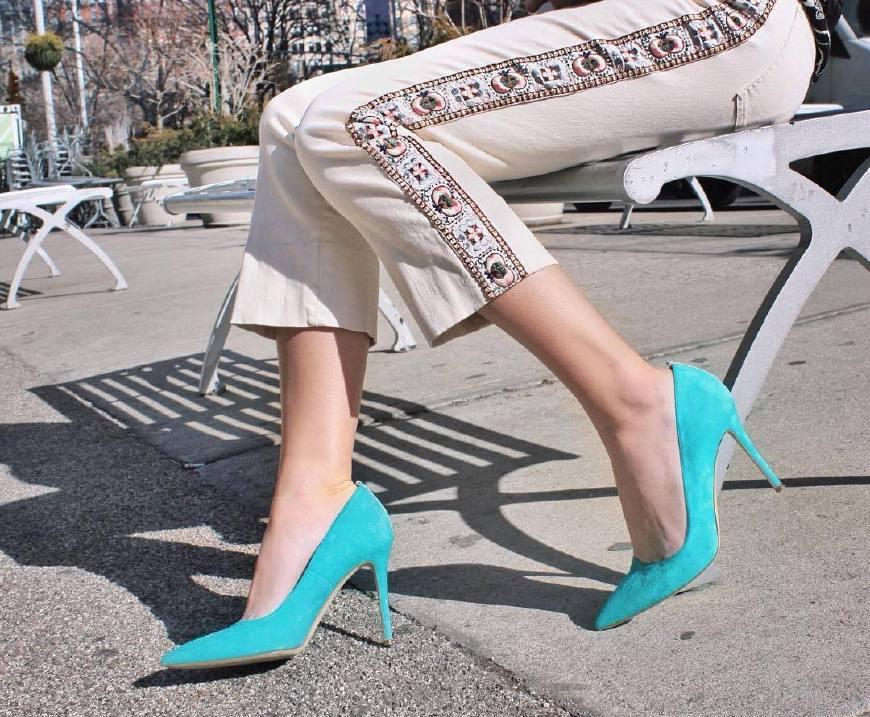 高跟鞋折射轻盈夏日，踏入曼妙风景