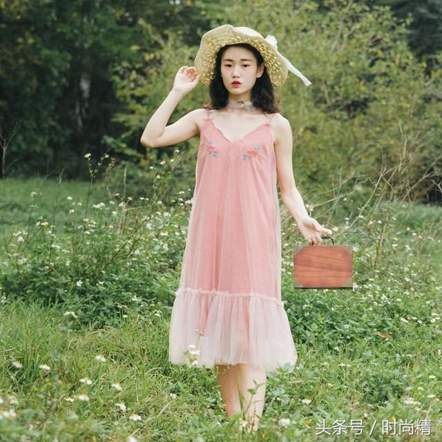 淡雅清新的连衣裙，今夏美到让人挪不开眼睛