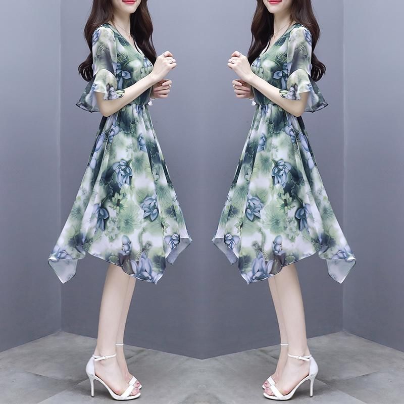 2018新上高档女装,女人再穷也要买一款,清爽时尚美到你尖叫