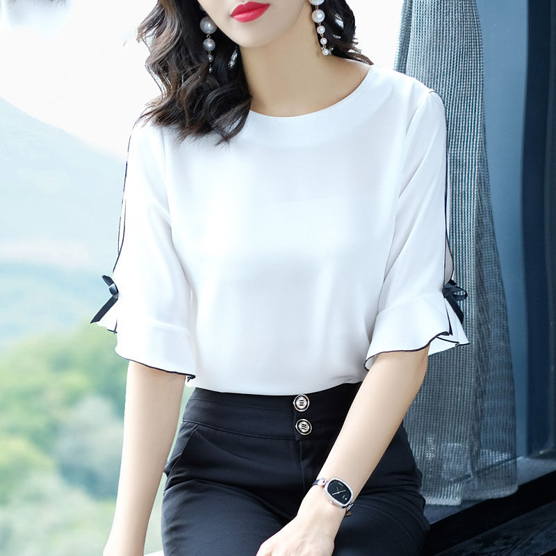 谁说女人太丰满不好看?瞅瞅下面的修身小衫，魅力值飙升，太撩人