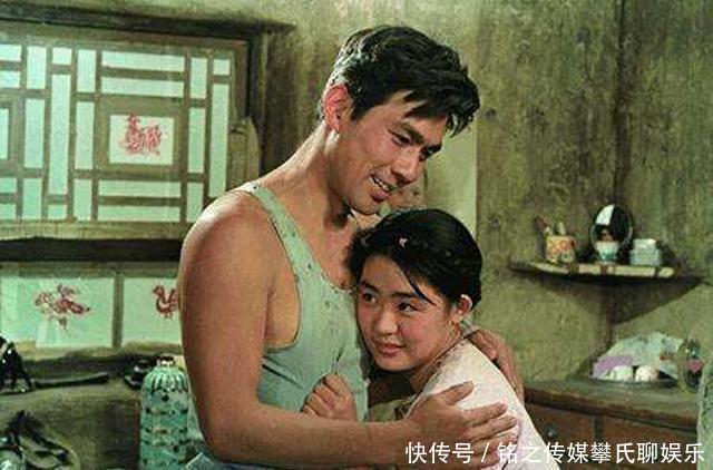 朱时茂儿子帅气有才华,丛珊带儿子落魄回国