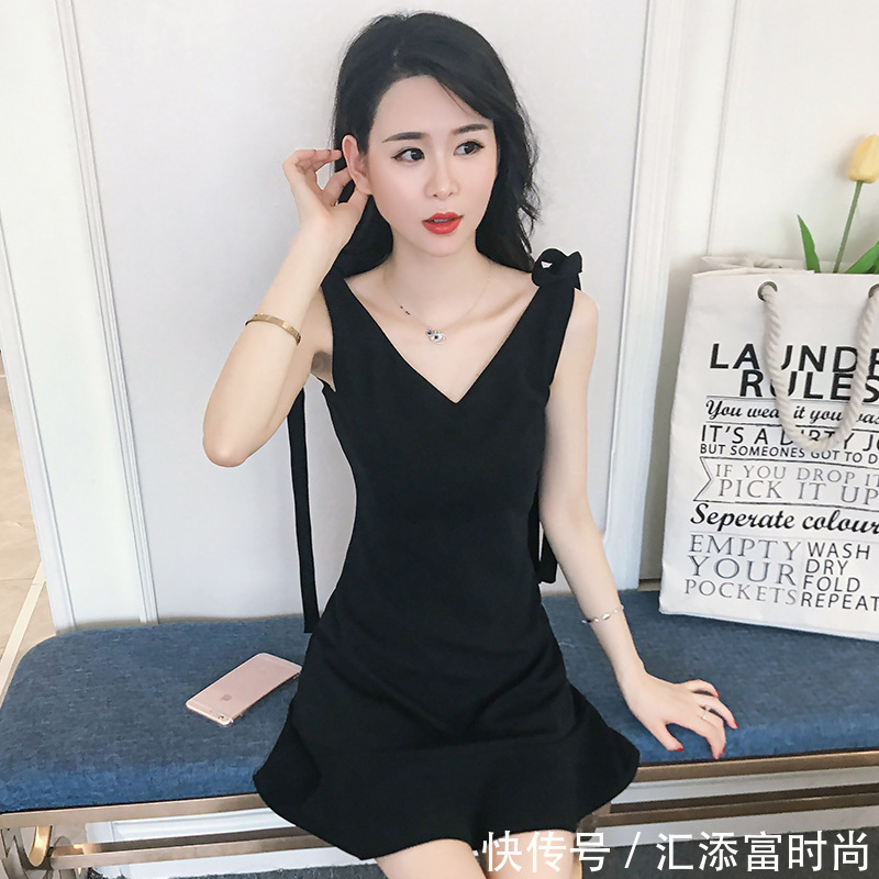 身材非常好的女人,不穿时尚连衣裙,真的太浪费了