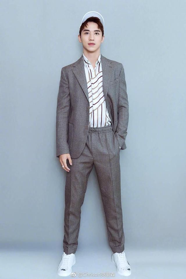 男星条纹西装大比拼，竟然是范丞丞胜出!