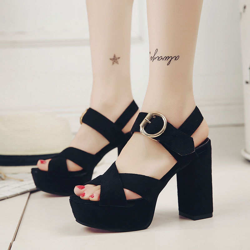 谁说39码的脚大?这双脚鞋号39.5，只有看到漂亮优雅跟美丽