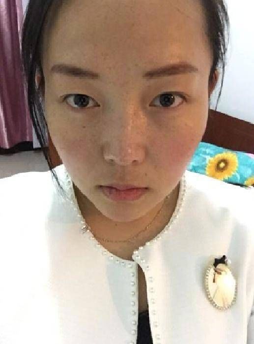 老婆斑点比较严重，拿它涂脸，10几天斑点就没了，白净的像小姑娘