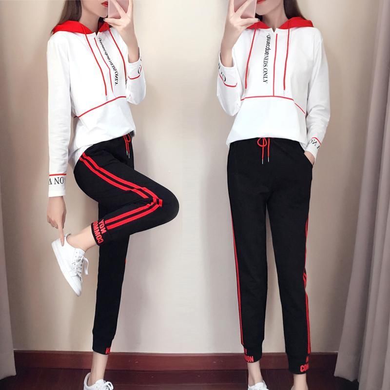 自从有了这样卫衣套装,姐姐就不穿连衣裙了,她还给我买了2套