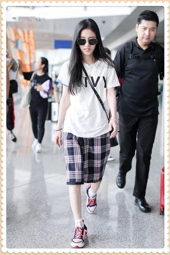 没有孙怡的气质真别穿格子短裤,像张碧晨这样穿成壮汉就尴尬了!