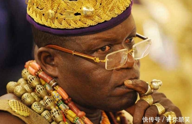 非洲金链子堪称“白菜价”，为何中国游客不理睬？中国大妈：不值