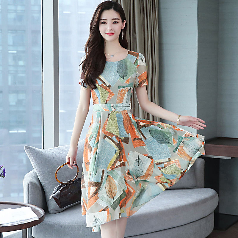 老婆宁可三天不吃饭，也要买这新款吊带裙!38岁嫩得像小姑娘