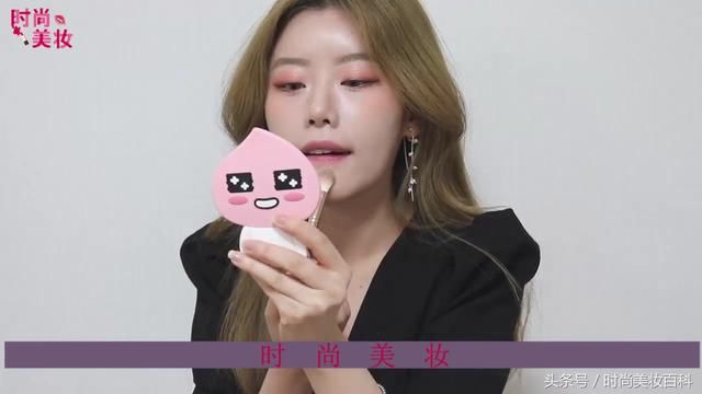 美妆教程桃色棕榈妆容，优雅气质女人