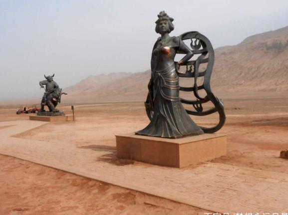 中国最“没面子”的雕像，关键位置被摸的锃亮，管不住自己手？