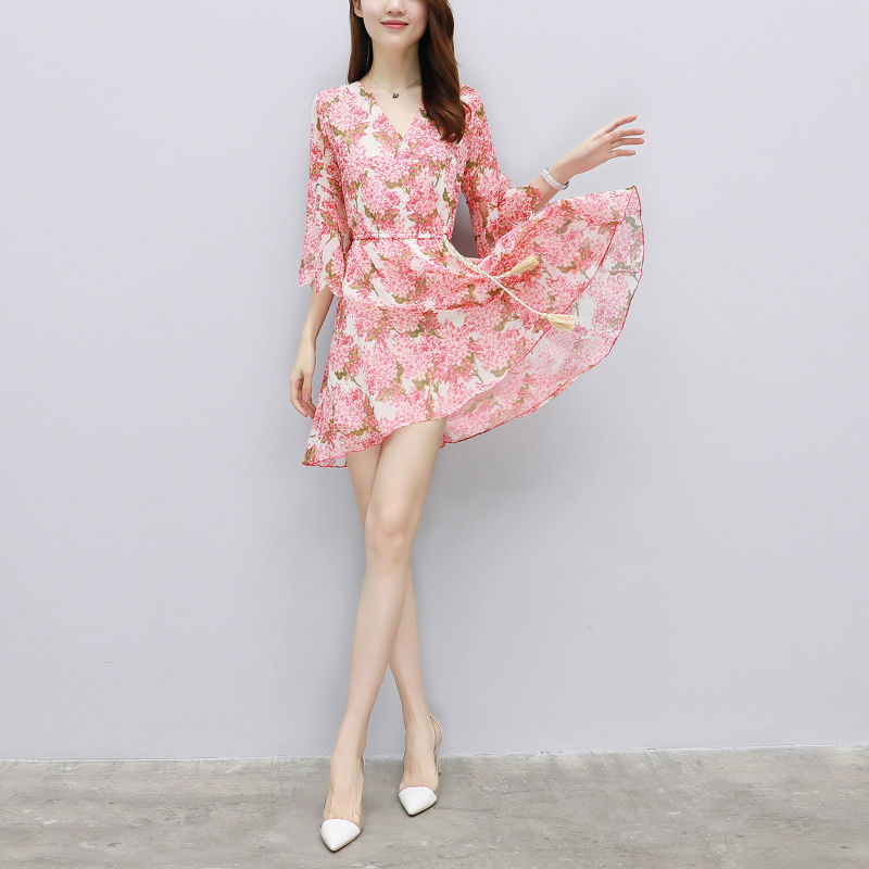 去三亚,放弃“三点”泳衣,沙滩裙+人字拖,美的动人心弦