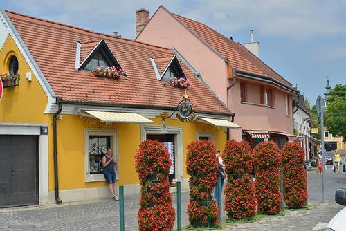 获得诺贝尔奖最多的国家,最支持中国人,四周不临海却最会玩水!