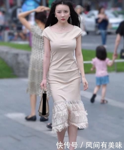 #女人#裸色流苏连衣裙,大气又端庄,彰显出东方女人的成熟气息