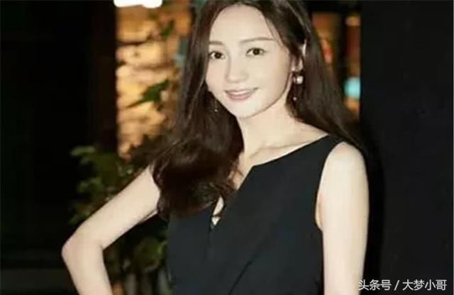 姚笛现身巴黎，气质出众撞衫马伊琍？网友：文章尴尬吗？