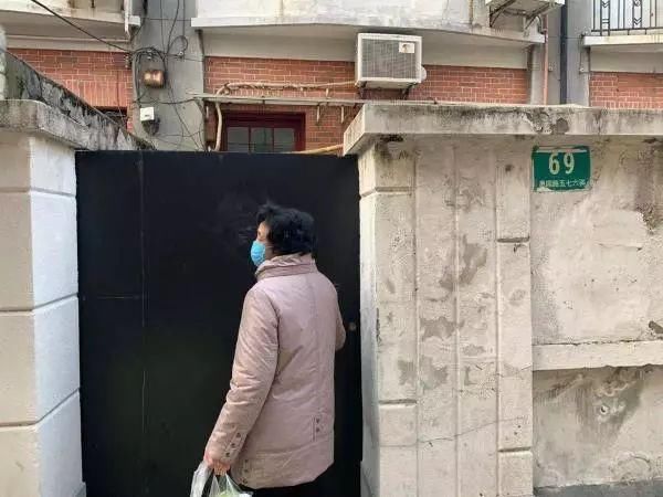  【全网】这段硬核排队视频，火遍全网