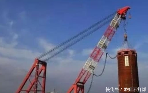 海水那么深，大桥的桥墩竟是这样“埋”进去的，多年疑惑终于解开