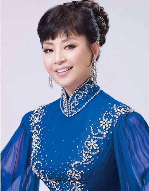 『不少』32岁离婚,42岁再婚嫁法国名门望族,殷秀梅坚持不改国籍,外籍丈夫支持她