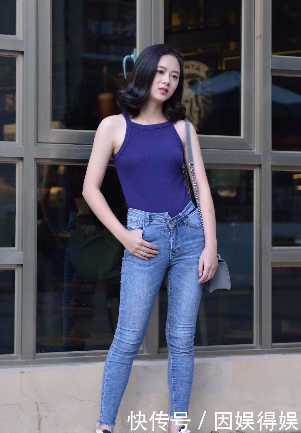 面孔|美女街拍:模特身材天使面孔配上紧身牛仔裤,看得人眼睛都直!