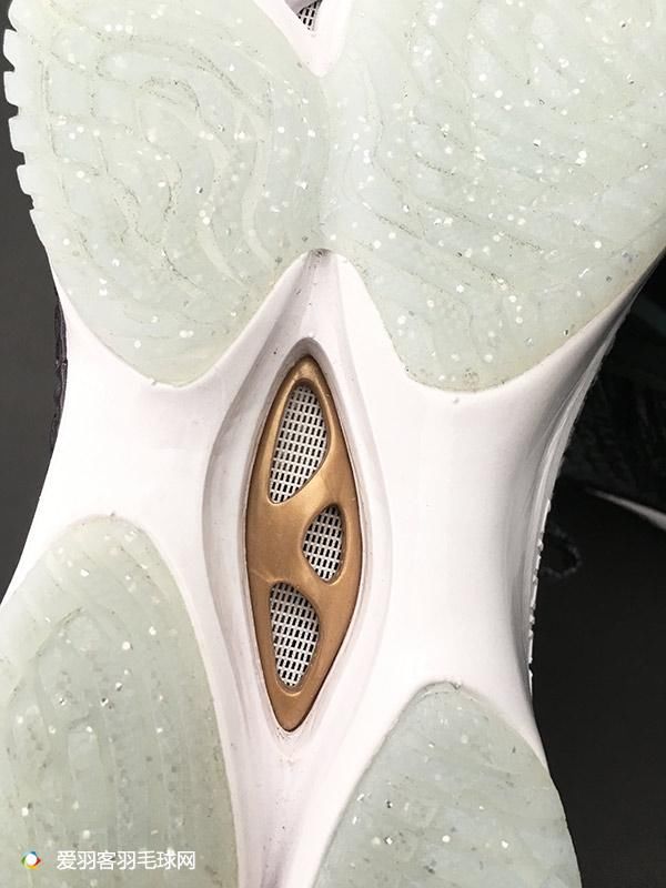 “潮”出天际!李宁Ranger“变色龙”2.0测评