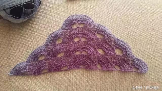 钩针编织教程图解 网红经典段染色三角形钩针披肩围巾大全 美极了