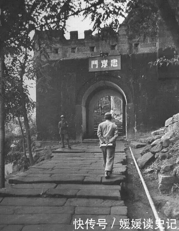 70年代，解放碑还是最高的建筑——老照片上的重庆记忆