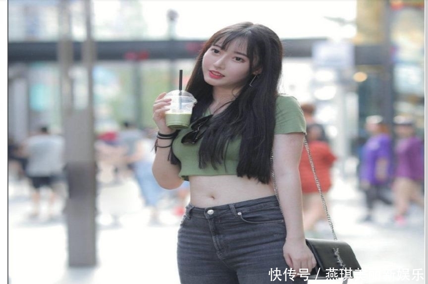  【搭配】小姐姐甜美可爱的长相，还有灵动的眼睛！