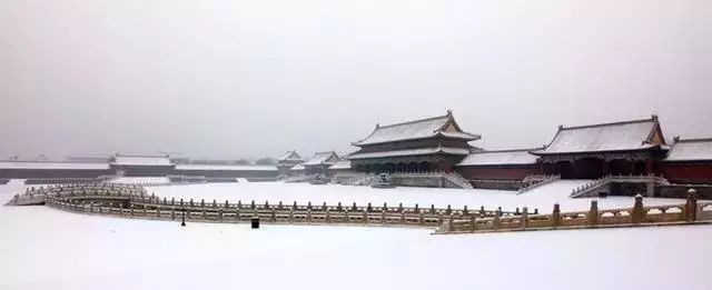 一下雪，北京就变成了北平，故宫就变成了紫禁城