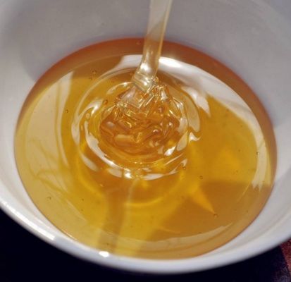 白糖加蜂蜜,睡前洗脸,七天皮肤白嫩如少女,斑点全没了