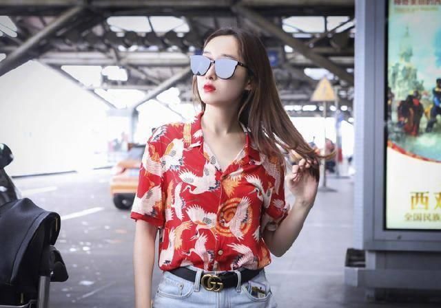  『春天』春天花衬衫怎么穿搭才能零失误？这样搭配高级又时髦！