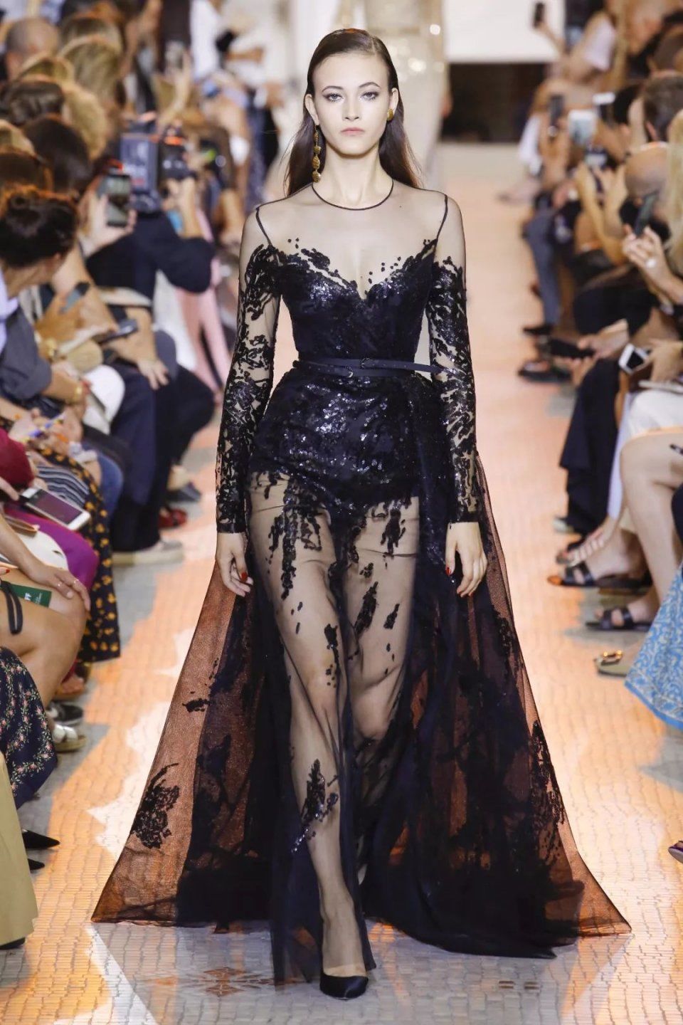 全球最顶级的高定时装周,汇集了世上所有女生的梦想!!