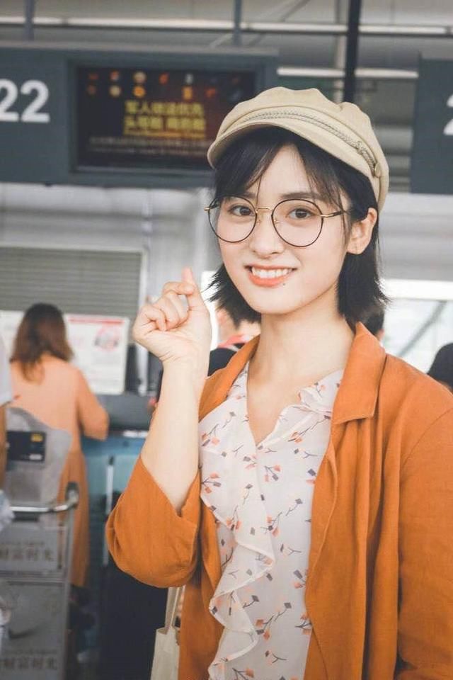 当21岁沈月撞上50岁金星，同样是女人，这差距原谅我不厚道地笑了